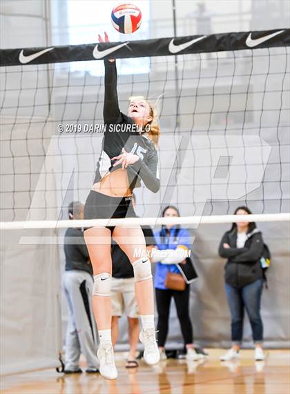 Thumbnail 3 in Mater Dei vs. Hagerty (NIKE Tournament of Champions) photogallery.