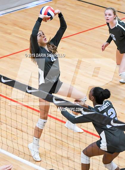 Thumbnail 2 in Mater Dei vs. Hagerty (NIKE Tournament of Champions) photogallery.