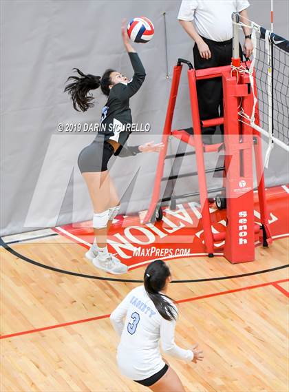 Thumbnail 2 in Mater Dei vs. Hagerty (NIKE Tournament of Champions) photogallery.