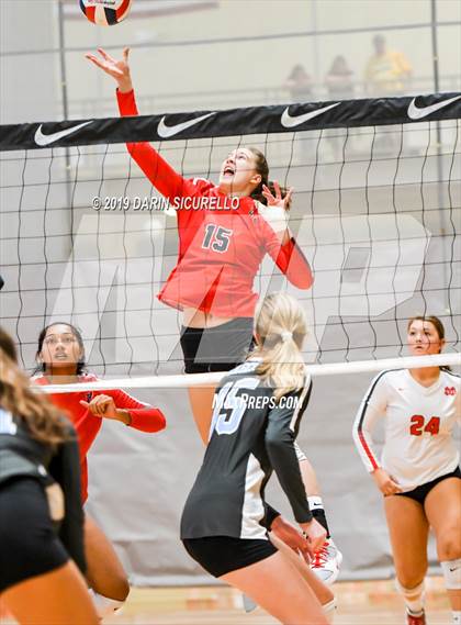Thumbnail 3 in Mater Dei vs. Hagerty (NIKE Tournament of Champions) photogallery.