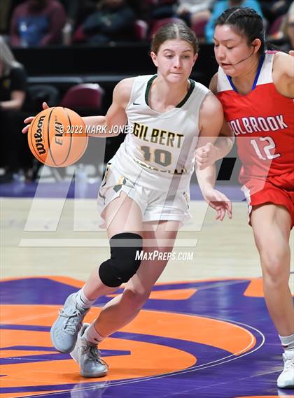 Thumbnail 2 in Holbrook vs. Gilbert Christian (AIA 3A Quarterfinal) photogallery.