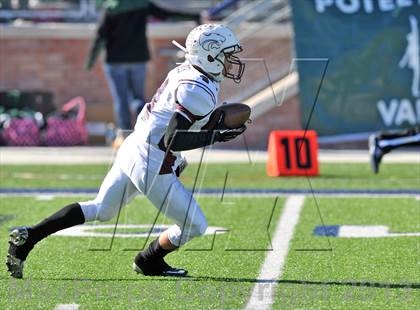 Thumbnail 2 in Poteet vs. Whitehouse (UIL 4A Regional Semifinal) photogallery.
