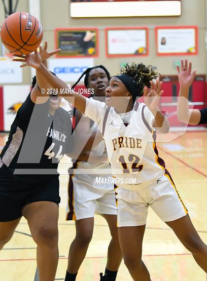Thumbnail 1 in Mountain Pointe vs. Hamilton (Hoophall West Tournament) photogallery.