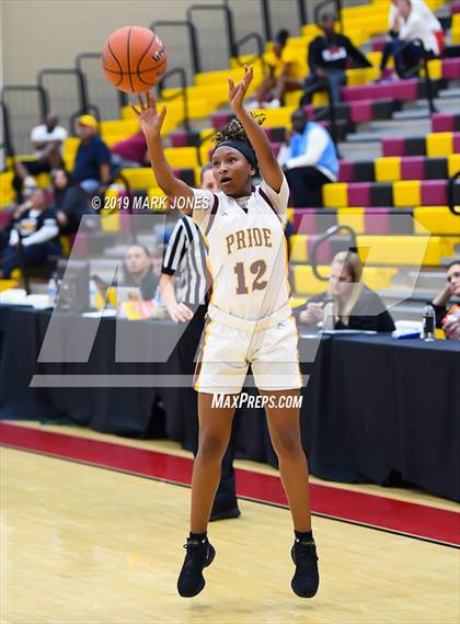 Thumbnail 1 in Mountain Pointe vs. Hamilton (Hoophall West Tournament) photogallery.
