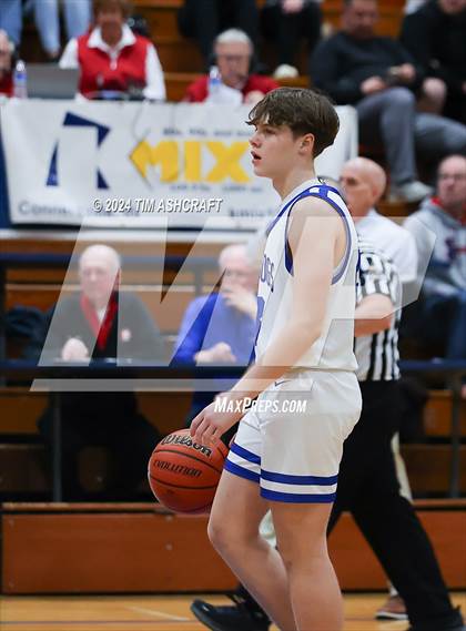 Thumbnail 2 in Connersville vs Batesville (IHSAA 3A Section 29 Semifinal) photogallery.