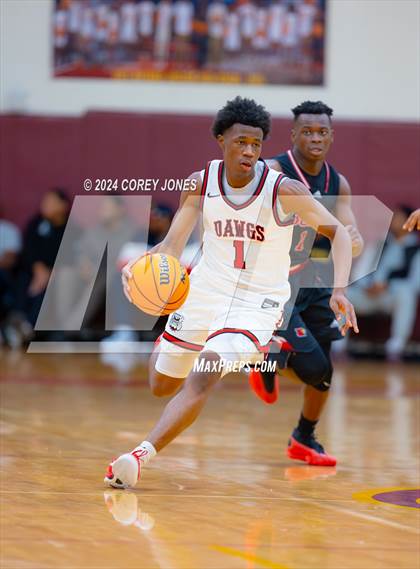Thumbnail 2 in Tri-Cities vs Jonesboro (Hard In The Paint Classic) photogallery.