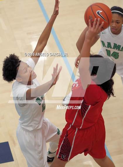 Thumbnail 3 in St. Mary's vs East (West Coast Jamboree) photogallery.