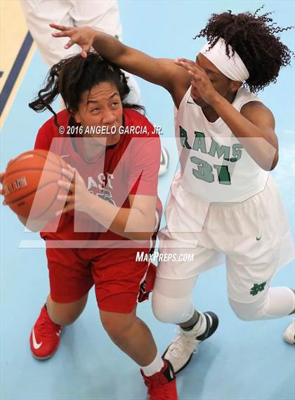 Thumbnail 2 in St. Mary's vs East (West Coast Jamboree) photogallery.