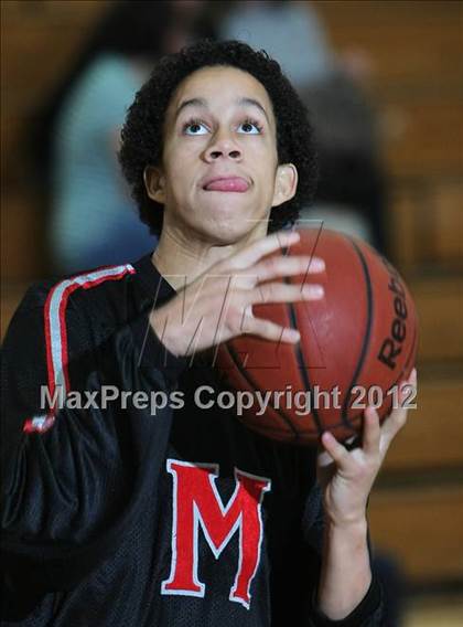 Thumbnail 3 in Sultana vs. Miller (MaxPreps Holiday Classic) photogallery.