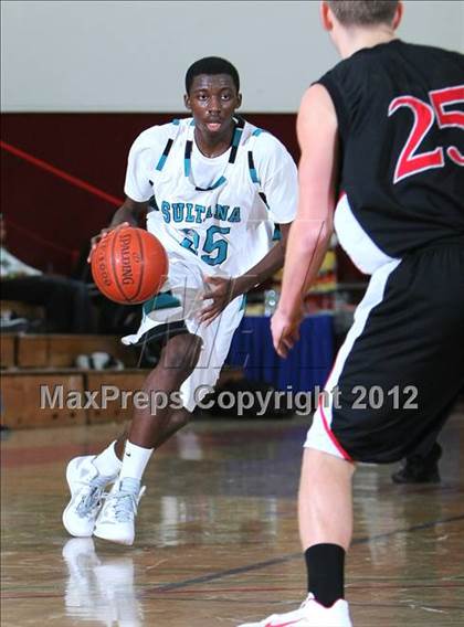 Thumbnail 3 in Sultana vs. Miller (MaxPreps Holiday Classic) photogallery.