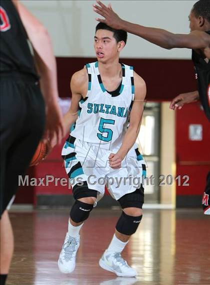 Thumbnail 1 in Sultana vs. Miller (MaxPreps Holiday Classic) photogallery.