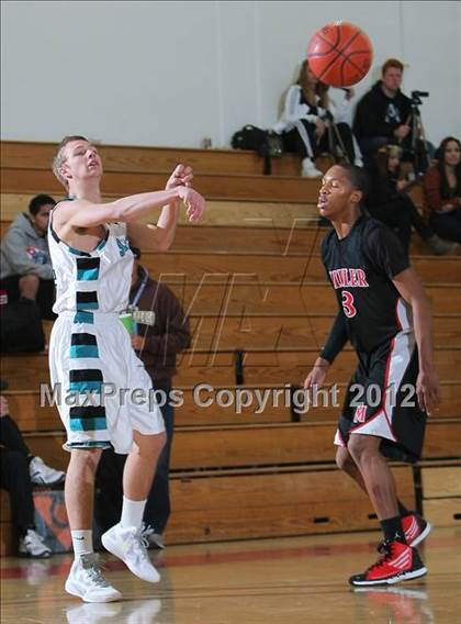 Thumbnail 3 in Sultana vs. Miller (MaxPreps Holiday Classic) photogallery.