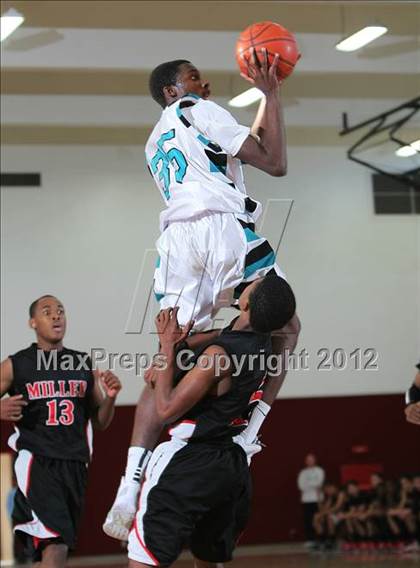 Thumbnail 1 in Sultana vs. Miller (MaxPreps Holiday Classic) photogallery.