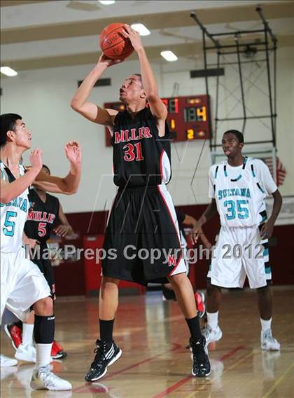 Thumbnail 2 in Sultana vs. Miller (MaxPreps Holiday Classic) photogallery.