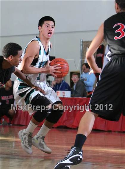 Thumbnail 3 in Sultana vs. Miller (MaxPreps Holiday Classic) photogallery.