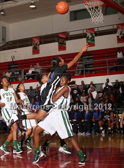 Thumbnail 1 in Windward vs. Long Beach Poly (Real Run Classic) photogallery.