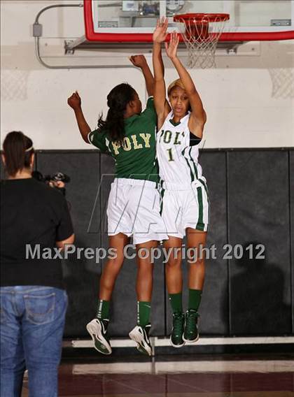 Thumbnail 1 in Windward vs. Long Beach Poly (Real Run Classic) photogallery.