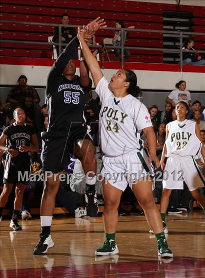 Thumbnail 1 in Windward vs. Long Beach Poly (Real Run Classic) photogallery.