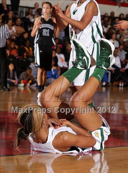 Thumbnail 1 in Windward vs. Long Beach Poly (Real Run Classic) photogallery.