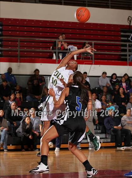 Thumbnail 1 in Windward vs. Long Beach Poly (Real Run Classic) photogallery.