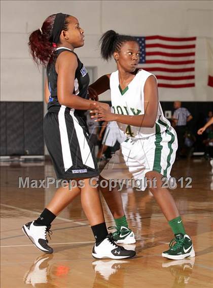 Thumbnail 1 in Windward vs. Long Beach Poly (Real Run Classic) photogallery.