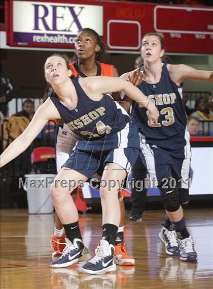 Thumbnail 1 in Bishop McGuinness vs. Southwest Onslow (NCHSAA 1A Final) photogallery.