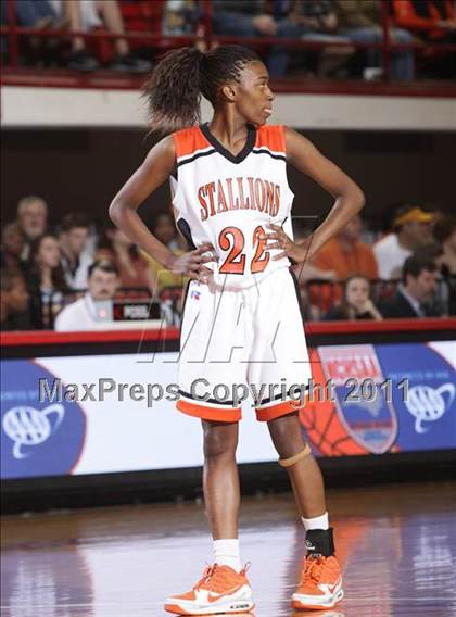 Thumbnail 2 in Bishop McGuinness vs. Southwest Onslow (NCHSAA 1A Final) photogallery.