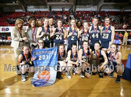 Thumbnail 2 in Bishop McGuinness vs. Southwest Onslow (NCHSAA 1A Final) photogallery.