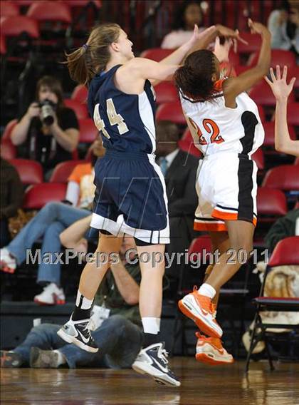 Thumbnail 3 in Bishop McGuinness vs. Southwest Onslow (NCHSAA 1A Final) photogallery.