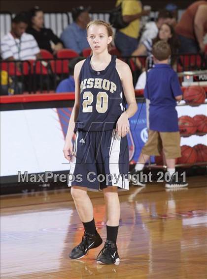 Thumbnail 2 in Bishop McGuinness vs. Southwest Onslow (NCHSAA 1A Final) photogallery.