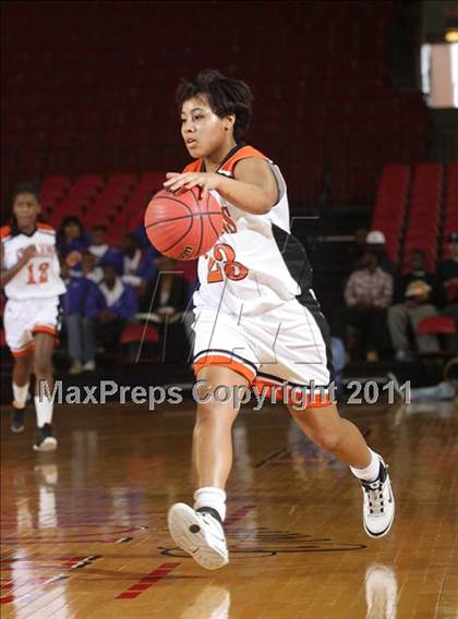 Thumbnail 2 in Bishop McGuinness vs. Southwest Onslow (NCHSAA 1A Final) photogallery.