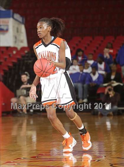 Thumbnail 2 in Bishop McGuinness vs. Southwest Onslow (NCHSAA 1A Final) photogallery.