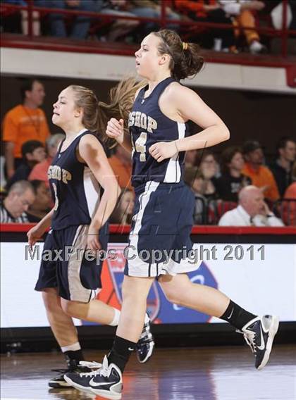 Thumbnail 1 in Bishop McGuinness vs. Southwest Onslow (NCHSAA 1A Final) photogallery.