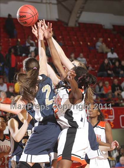 Thumbnail 3 in Bishop McGuinness vs. Southwest Onslow (NCHSAA 1A Final) photogallery.