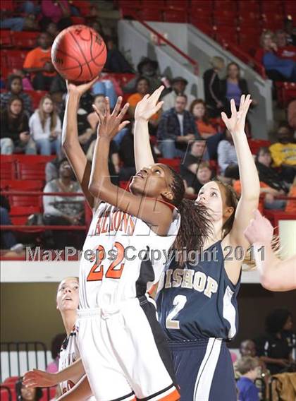 Thumbnail 3 in Bishop McGuinness vs. Southwest Onslow (NCHSAA 1A Final) photogallery.
