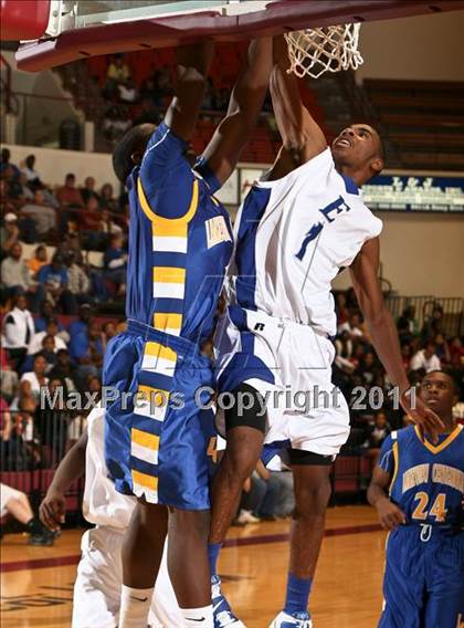 Thumbnail 1 in Lakeview Centennial vs. Estacado (Fantasy of Lights) photogallery.
