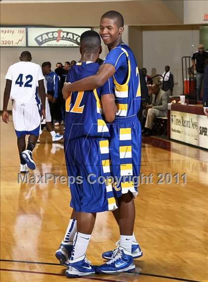 Thumbnail 1 in Lakeview Centennial vs. Estacado (Fantasy of Lights) photogallery.