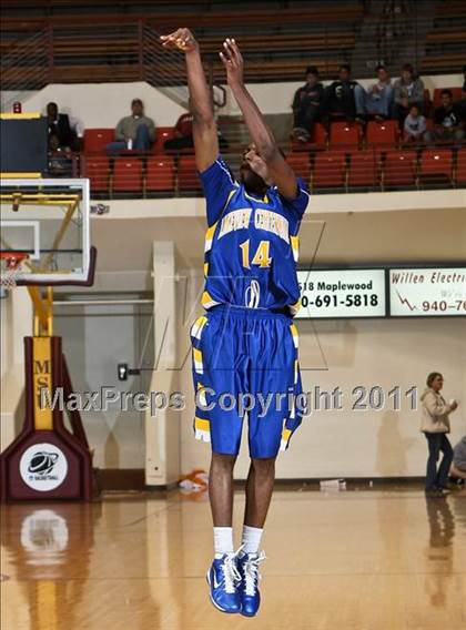 Thumbnail 1 in Lakeview Centennial vs. Estacado (Fantasy of Lights) photogallery.