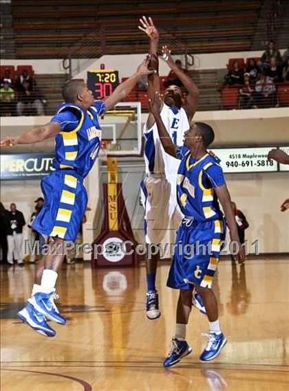 Thumbnail 1 in Lakeview Centennial vs. Estacado (Fantasy of Lights) photogallery.