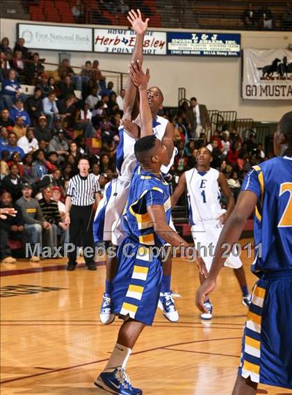 Thumbnail 1 in Lakeview Centennial vs. Estacado (Fantasy of Lights) photogallery.