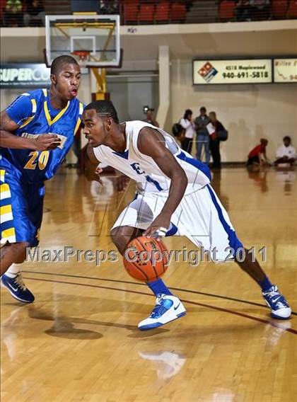 Thumbnail 3 in Lakeview Centennial vs. Estacado (Fantasy of Lights) photogallery.