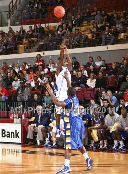 Thumbnail 3 in Lakeview Centennial vs. Estacado (Fantasy of Lights) photogallery.