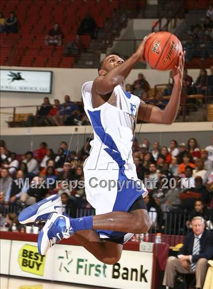 Thumbnail 1 in Lakeview Centennial vs. Estacado (Fantasy of Lights) photogallery.