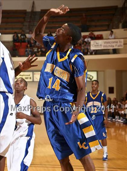 Thumbnail 3 in Lakeview Centennial vs. Estacado (Fantasy of Lights) photogallery.