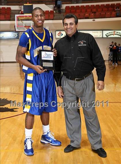 Thumbnail 1 in Lakeview Centennial vs. Estacado (Fantasy of Lights) photogallery.