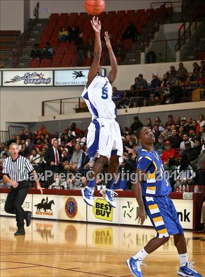 Thumbnail 1 in Lakeview Centennial vs. Estacado (Fantasy of Lights) photogallery.