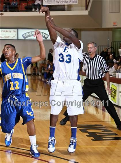 Thumbnail 1 in Lakeview Centennial vs. Estacado (Fantasy of Lights) photogallery.