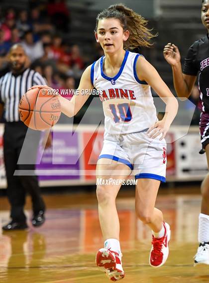 Thumbnail 2 in Sabine vs. Jefferson (UIL 3A Region 2 Bi-District Playoff) photogallery.