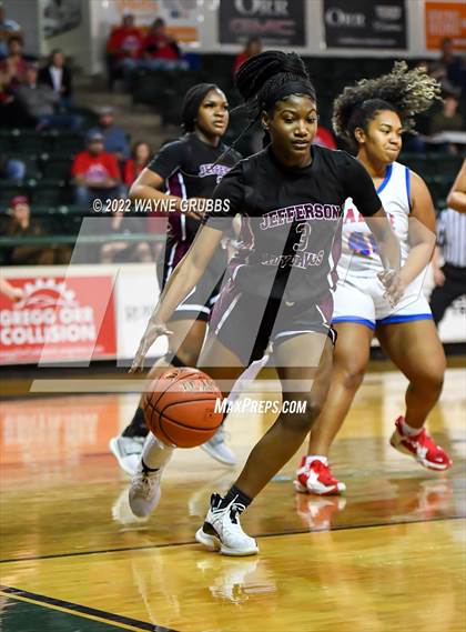 Thumbnail 2 in Sabine vs. Jefferson (UIL 3A Region 2 Bi-District Playoff) photogallery.