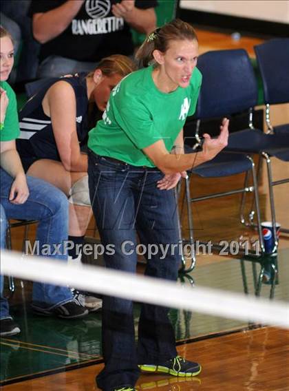 Thumbnail 2 in Benton vs Carterville (IHSA Class 2A Sectional Semi-Final) photogallery.